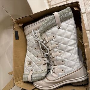Sorel Tofino Holiday Women’s Quilted Lace-Up Waterproof Winter Boots in Fawn